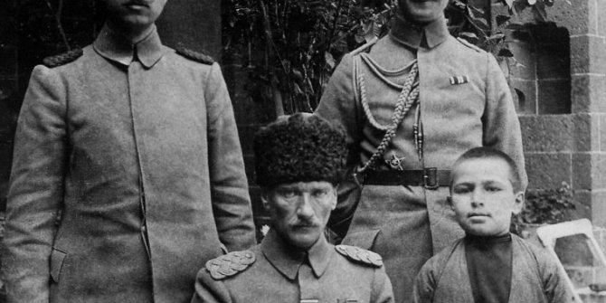 Gazi Mustafa Kemal Atatürk'ün az bilinen fotoğrafları ortaya çıktı