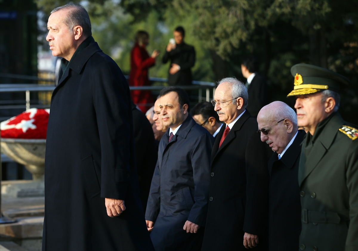 Devletin erkanı Anıtkabir'de 10