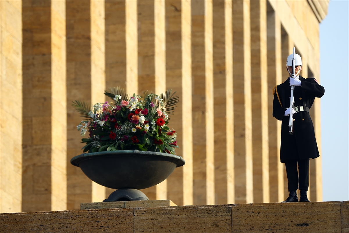 Devletin erkanı Anıtkabir'de 12