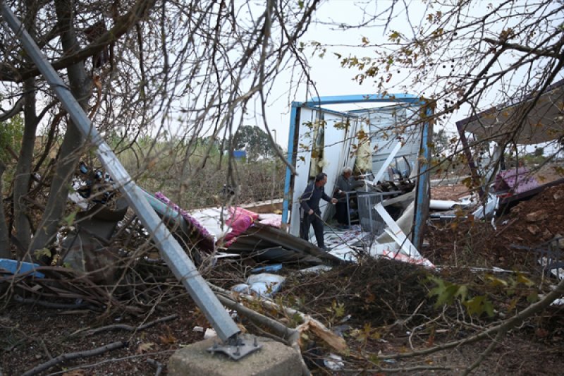 Antalya'da hortum ortalığı savaş alanına çevirdi 4