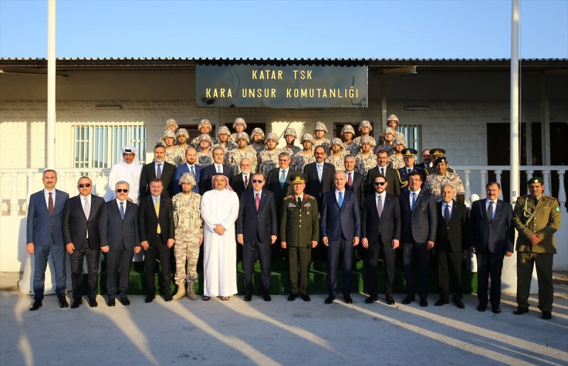 Cumhurbaşkanı Erdoğan Katar'daki Türk birliğinde 1