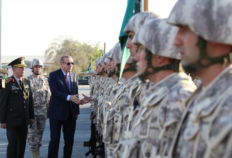 Cumhurbaşkanı Erdoğan Katar'daki Türk birliğinde 11