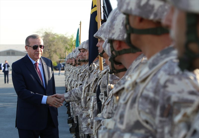 Cumhurbaşkanı Erdoğan Katar'daki Türk birliğinde 12