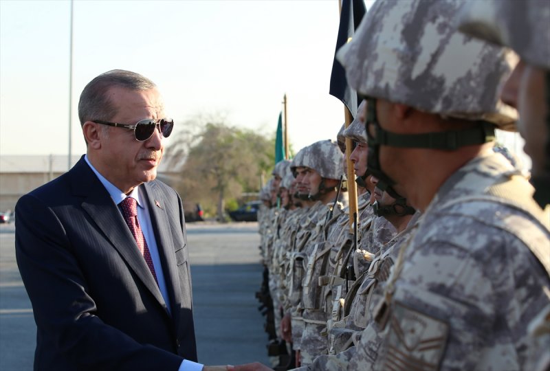 Cumhurbaşkanı Erdoğan Katar'daki Türk birliğinde 13