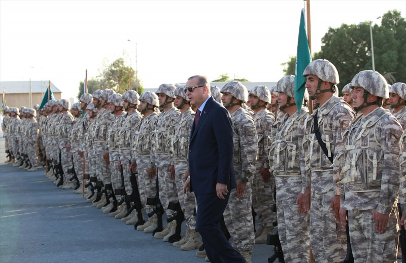 Cumhurbaşkanı Erdoğan Katar'daki Türk birliğinde 14