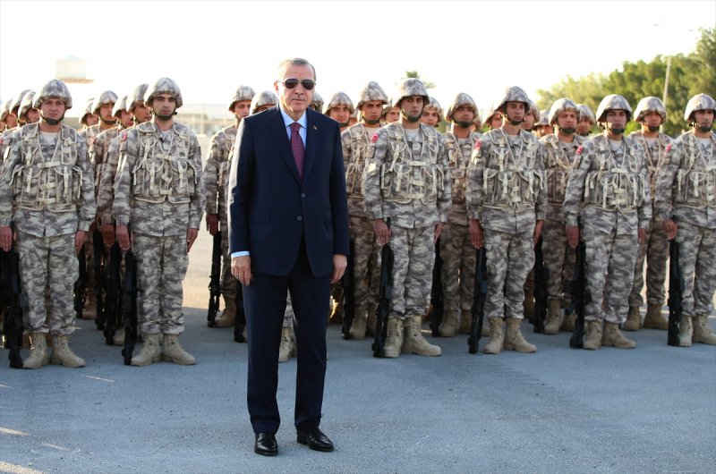 Cumhurbaşkanı Erdoğan Katar'daki Türk birliğinde 15