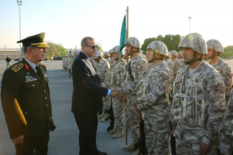 Cumhurbaşkanı Erdoğan Katar'daki Türk birliğinde 3