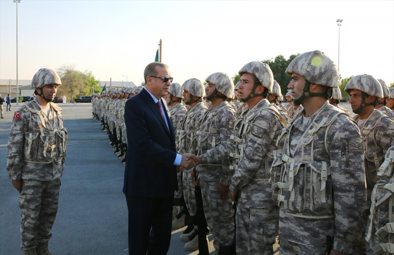 Cumhurbaşkanı Erdoğan Katar'daki Türk birliğinde 4