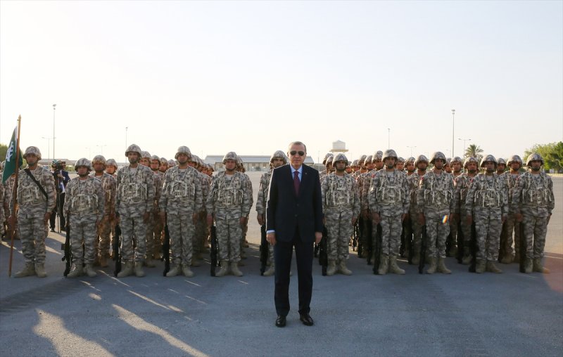 Cumhurbaşkanı Erdoğan Katar'daki Türk birliğinde 8