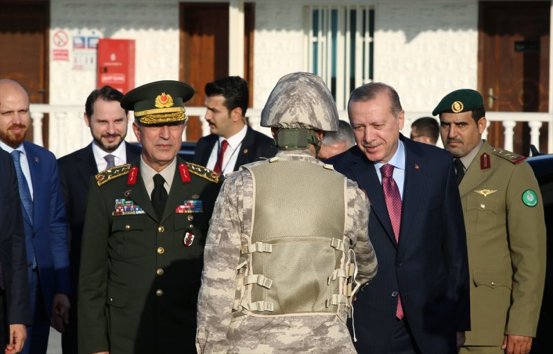 Cumhurbaşkanı Erdoğan Katar'daki Türk birliğinde 9