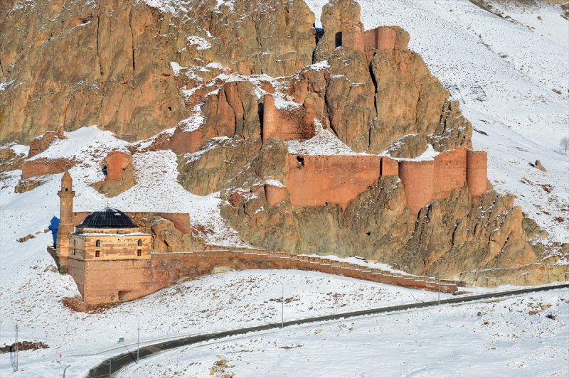 İshak Paşa Sarayı'ndan kartpostallık görüntüler 7