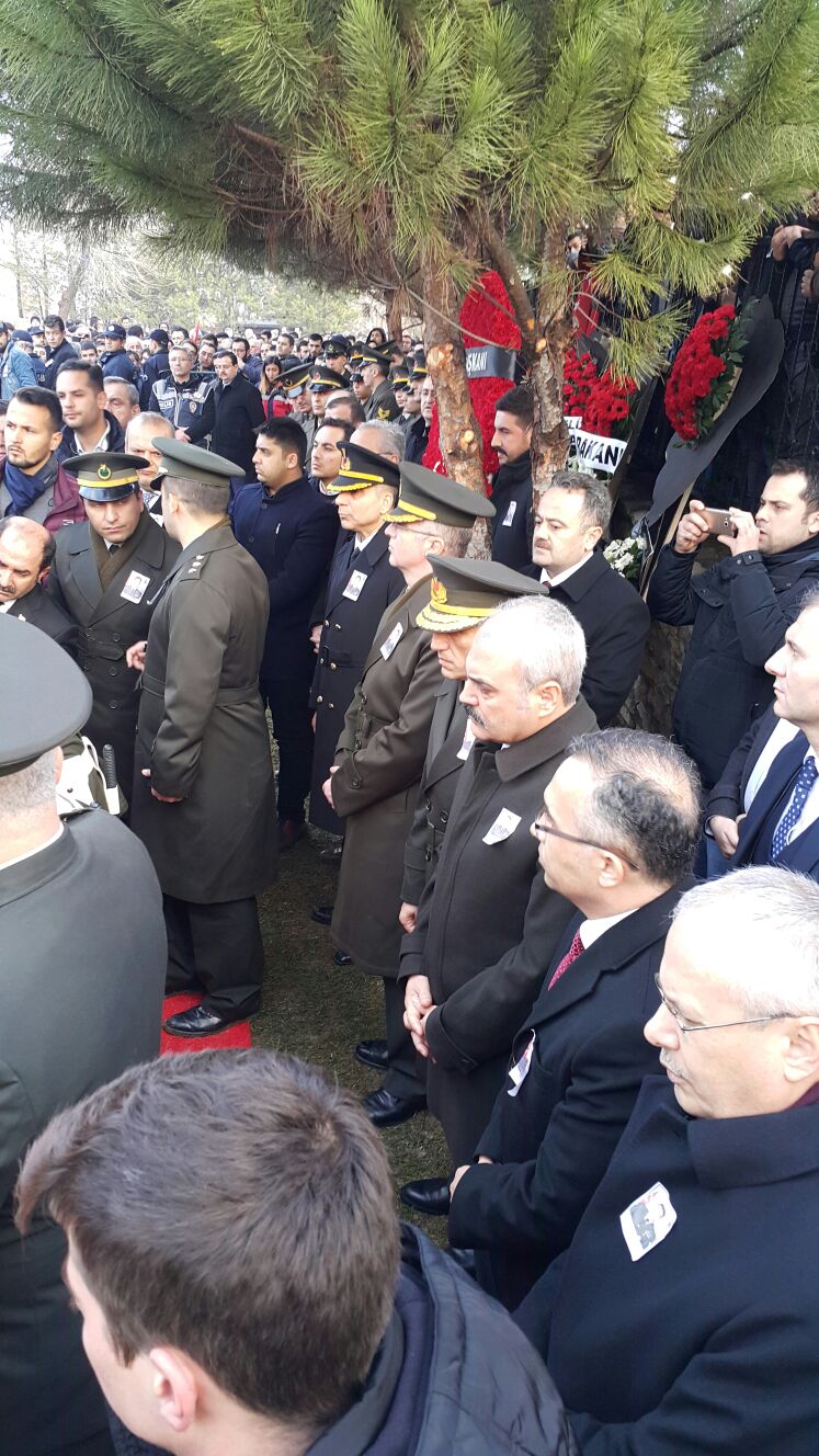 Afrin şehidini benlerce kişi son yolculuğuna uğurladı 14