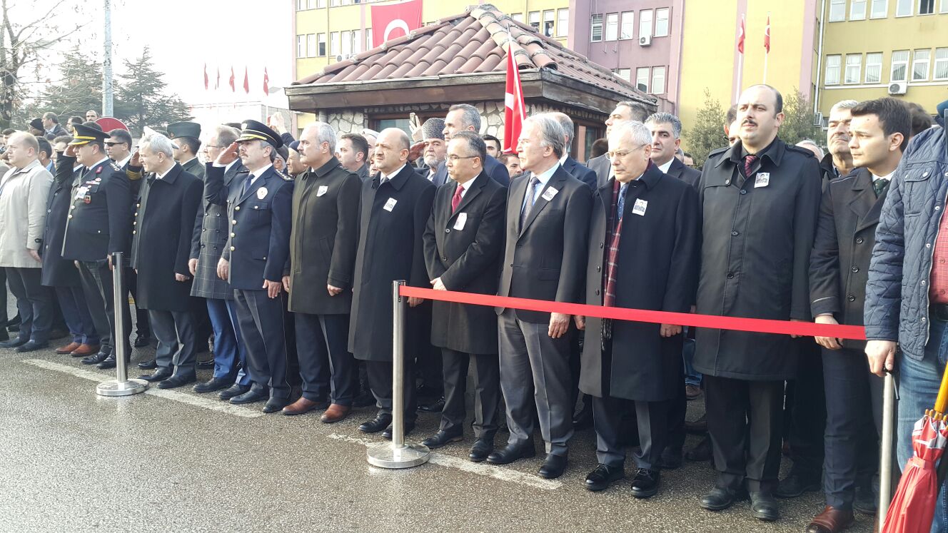 Afrin şehidini benlerce kişi son yolculuğuna uğurladı 3