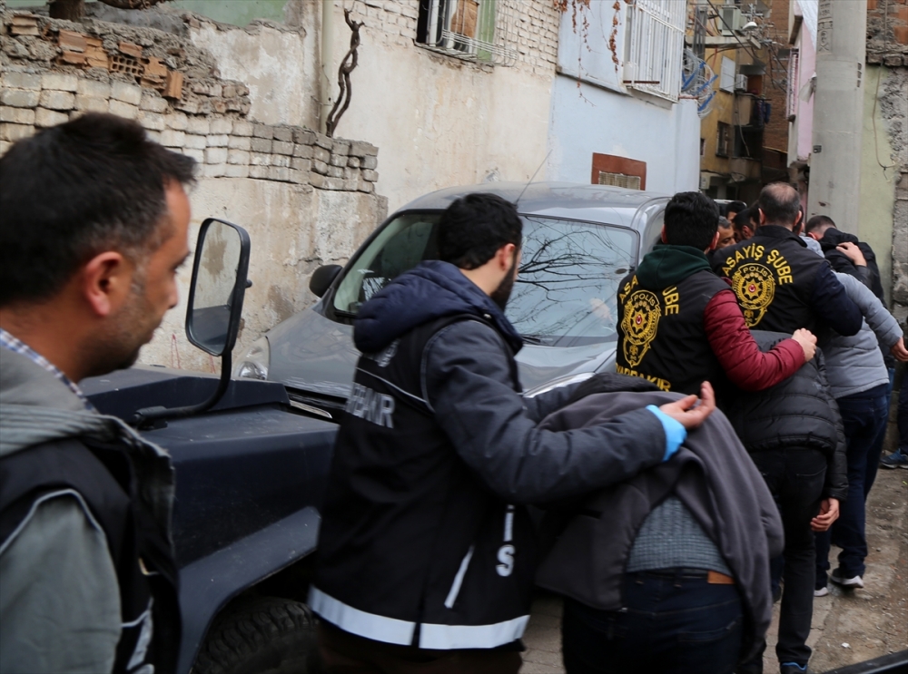 Diyarbakır'da hava destekli narkotik uygulaması 21