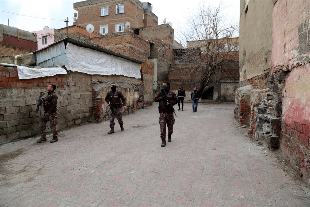 Diyarbakır'da hava destekli narkotik uygulaması 24