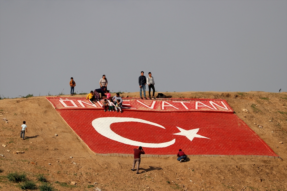 Çobanın yaptığı dev Türk Bayrağına yoğun ilgi 11