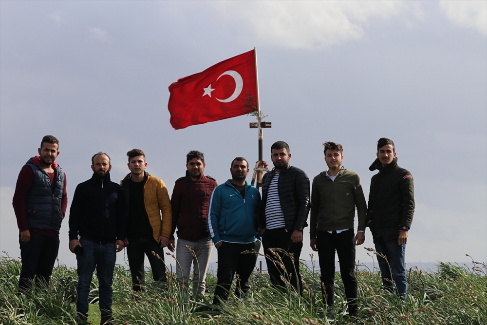 Çobanın yaptığı dev Türk Bayrağına yoğun ilgi 3