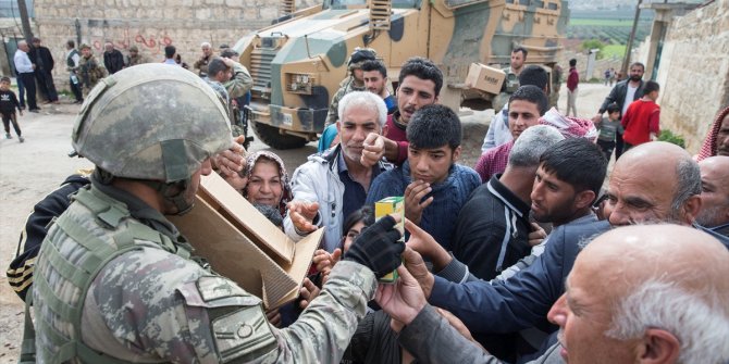 Afrin'de Mehmetçiğe sevgi gösterisi