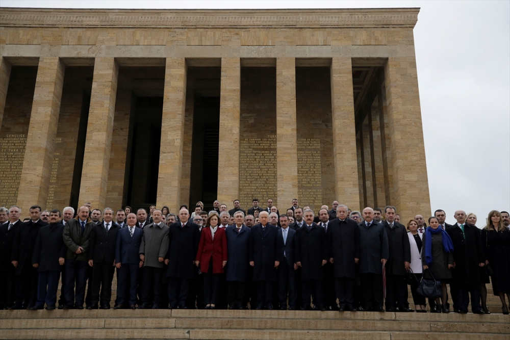 MHP Heyeti Anıtkabir'de 11