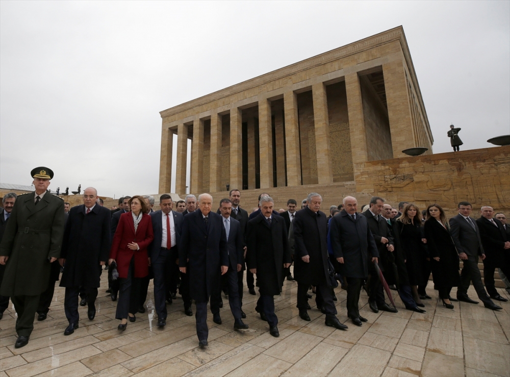 MHP Heyeti Anıtkabir'de 9