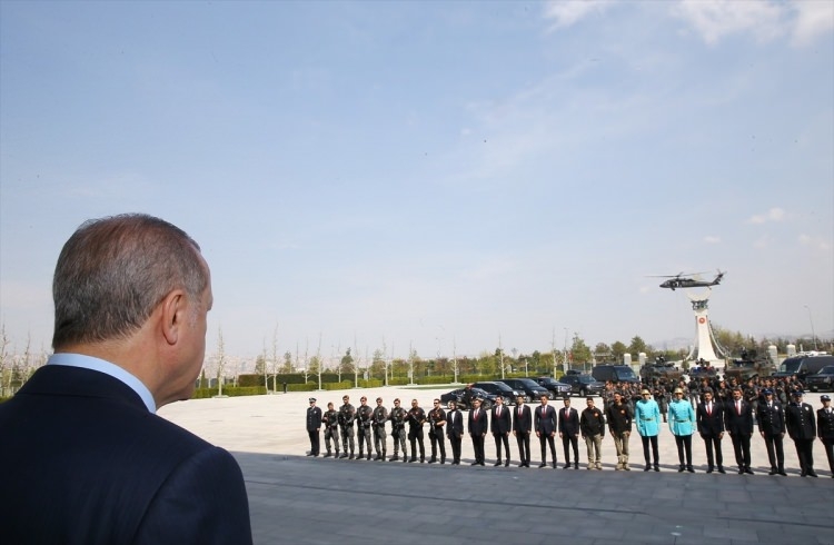 Cumhurbaşkanı Erdoğan, Soylu ve beraberindeki heyeti Külliye'de kab 2