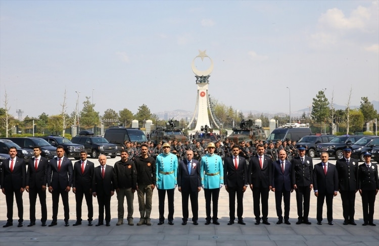 Cumhurbaşkanı Erdoğan, Soylu ve beraberindeki heyeti Külliye'de kab 6