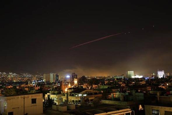Üç ülke füzeler ve uçaklarla Esed rejimini vurdu 1