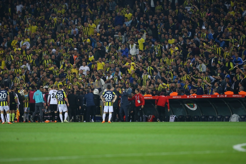 Fenerbahçe - Beşiktaş derbisi tatil edildi 1