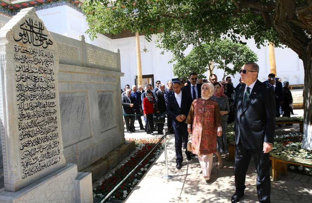 Cumhurbaşkanı Recep Tayyip Erdoğan türbe ziyaret etti 2