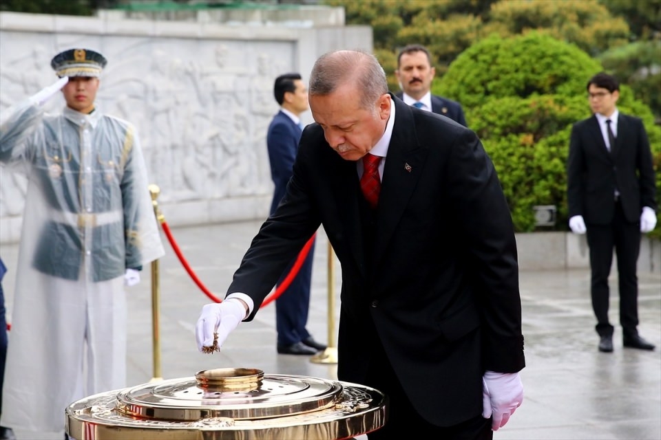 Cumhurbaşkanı Erdoğan Güney Kore'de beyaz eldiven taktı 15