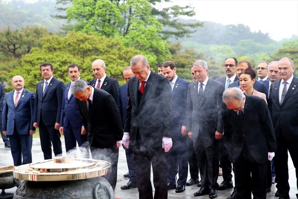 Cumhurbaşkanı Erdoğan Güney Kore'de beyaz eldiven taktı 24