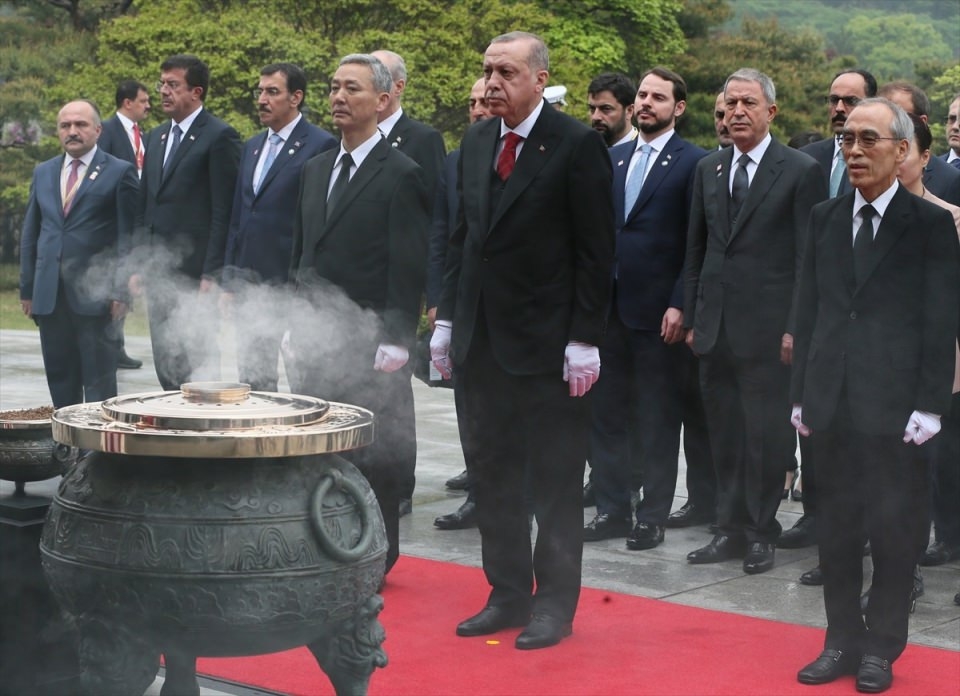 Cumhurbaşkanı Erdoğan Güney Kore'de beyaz eldiven taktı 27