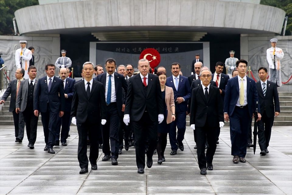 Cumhurbaşkanı Erdoğan Güney Kore'de beyaz eldiven taktı 32