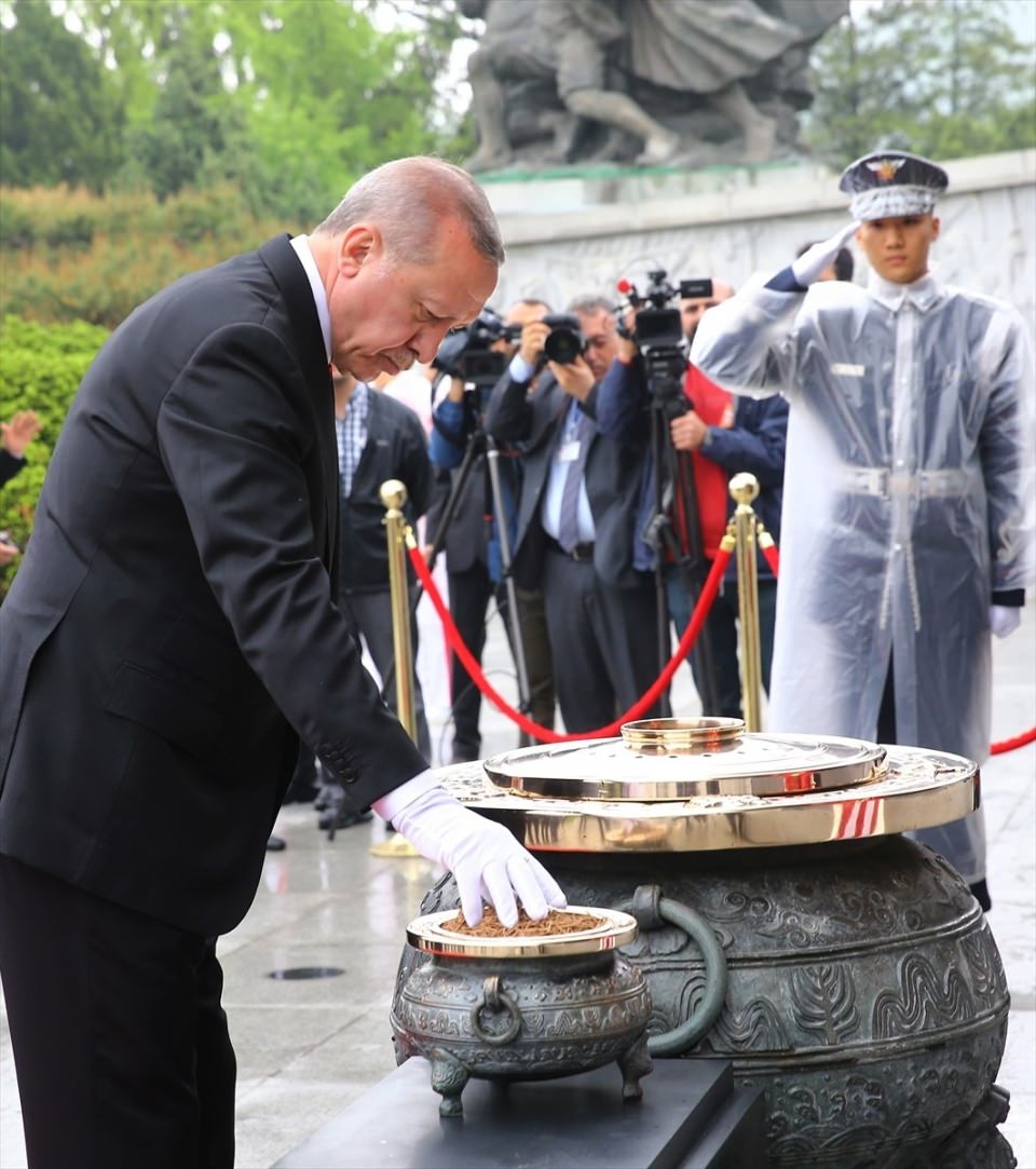 Cumhurbaşkanı Erdoğan Güney Kore'de beyaz eldiven taktı 34