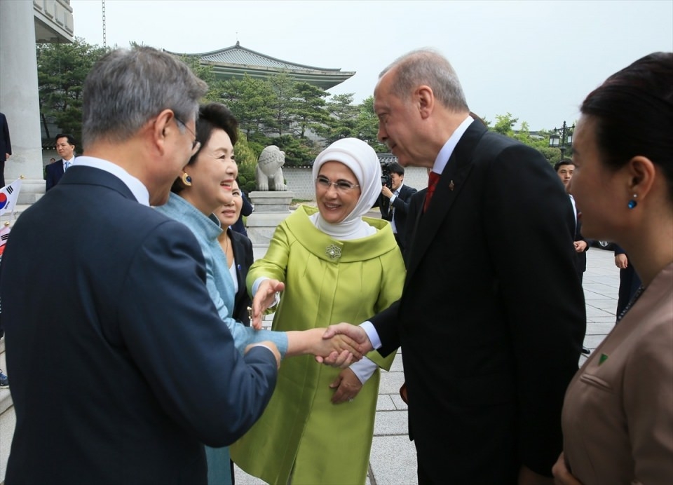 Cumhurbaşkanı Erdoğan Güney Kore'de beyaz eldiven taktı 38