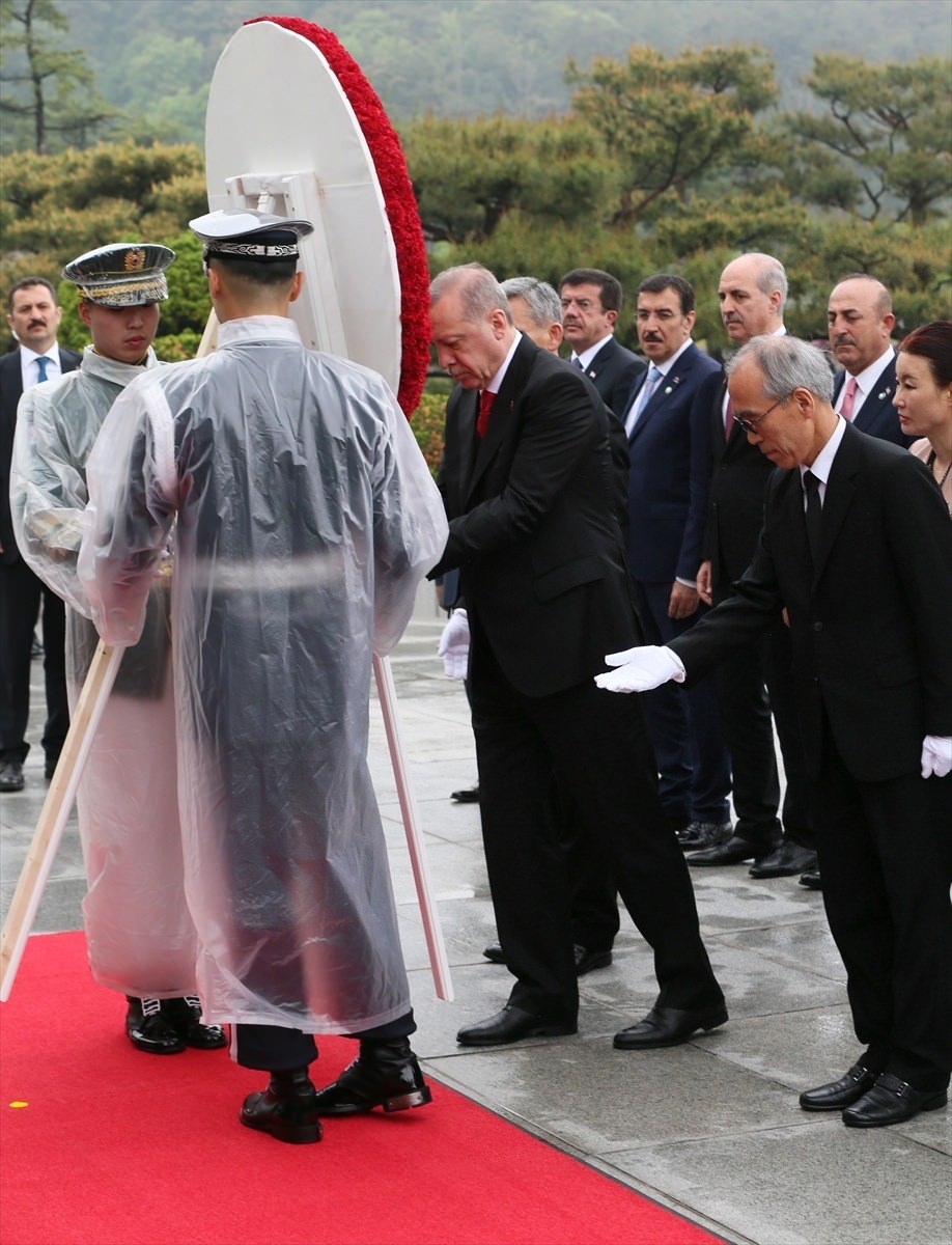 Cumhurbaşkanı Erdoğan Güney Kore'de beyaz eldiven taktı 47