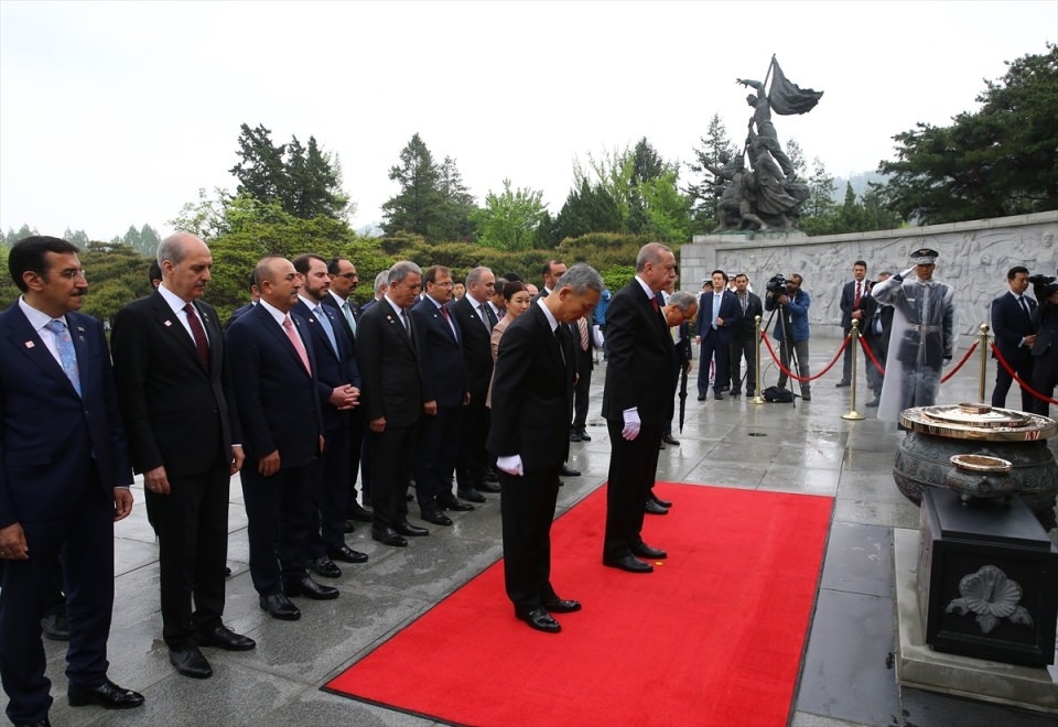 Cumhurbaşkanı Erdoğan Güney Kore'de beyaz eldiven taktı 58