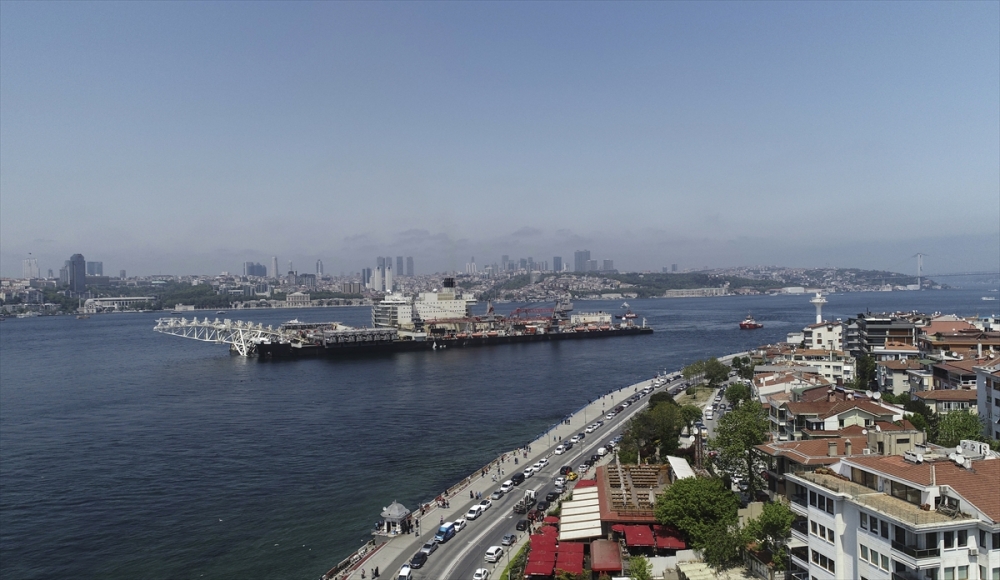 Pioneering Spirit, İstanbul Boğazı'ndan geçti 11