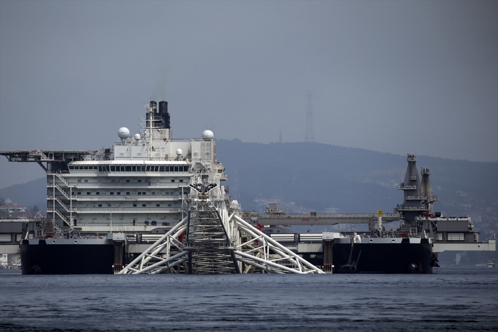 Pioneering Spirit, İstanbul Boğazı'ndan geçti 5