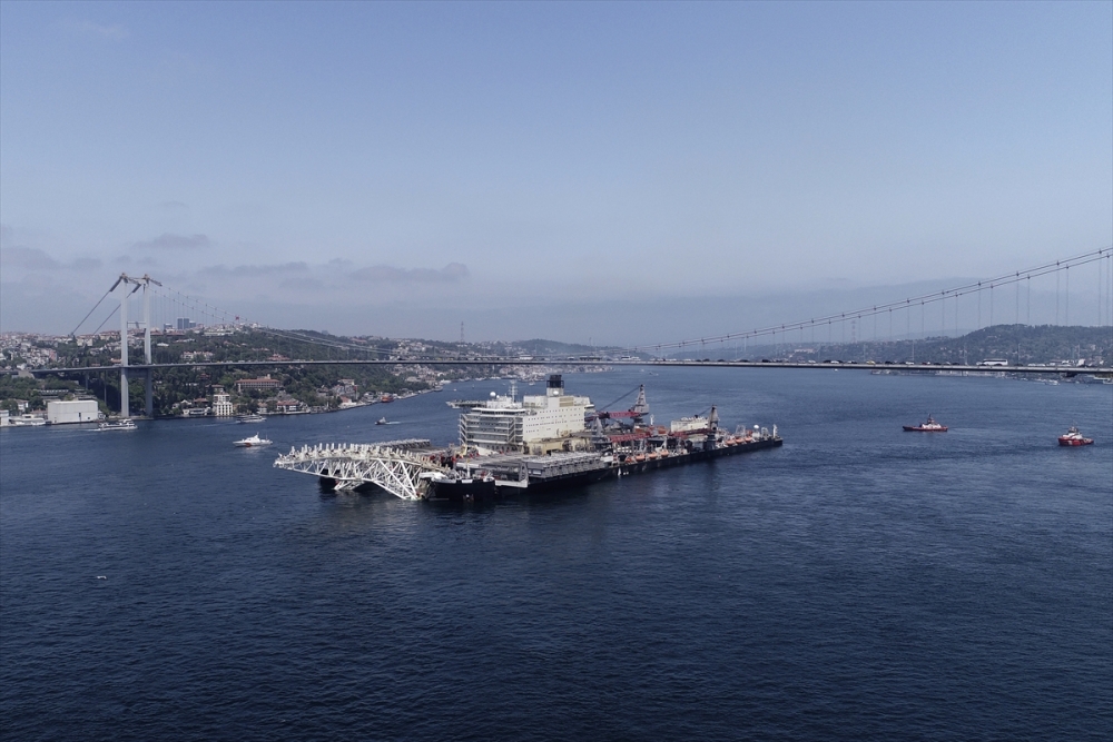 Pioneering Spirit, İstanbul Boğazı'ndan geçti 6