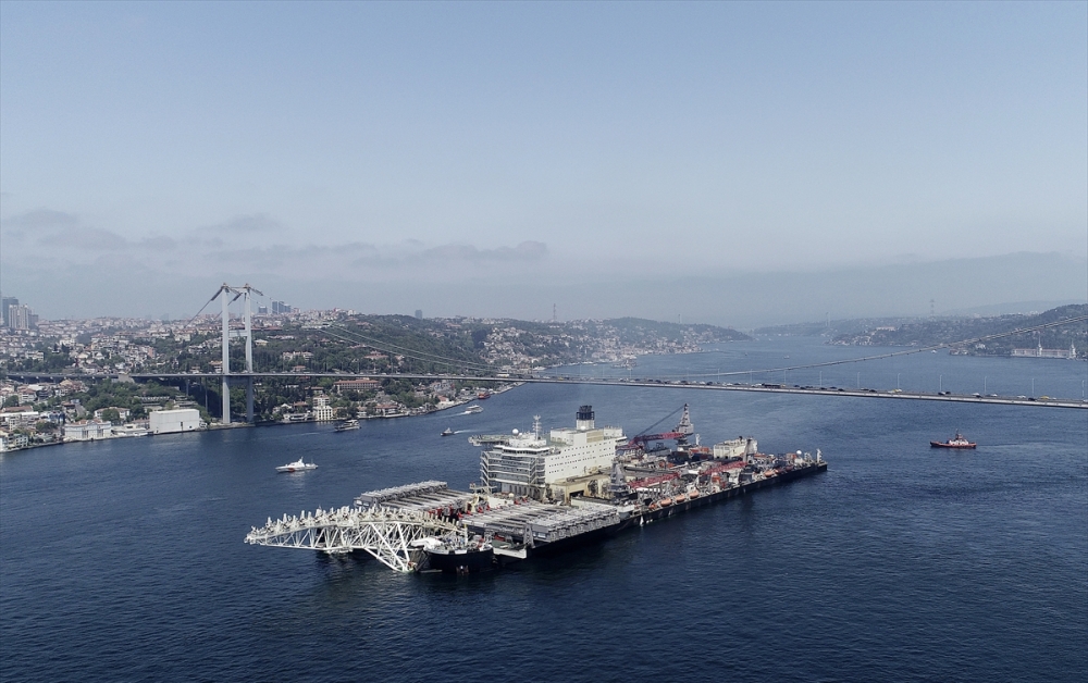 Pioneering Spirit, İstanbul Boğazı'ndan geçti 7