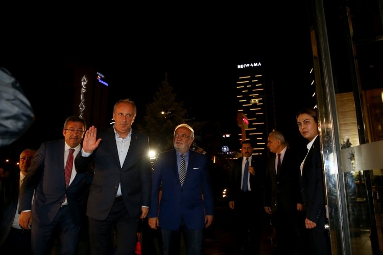 Cumhurbaşkanı Erdoğan-Muharrem İnce görüşmesinden kareler 1