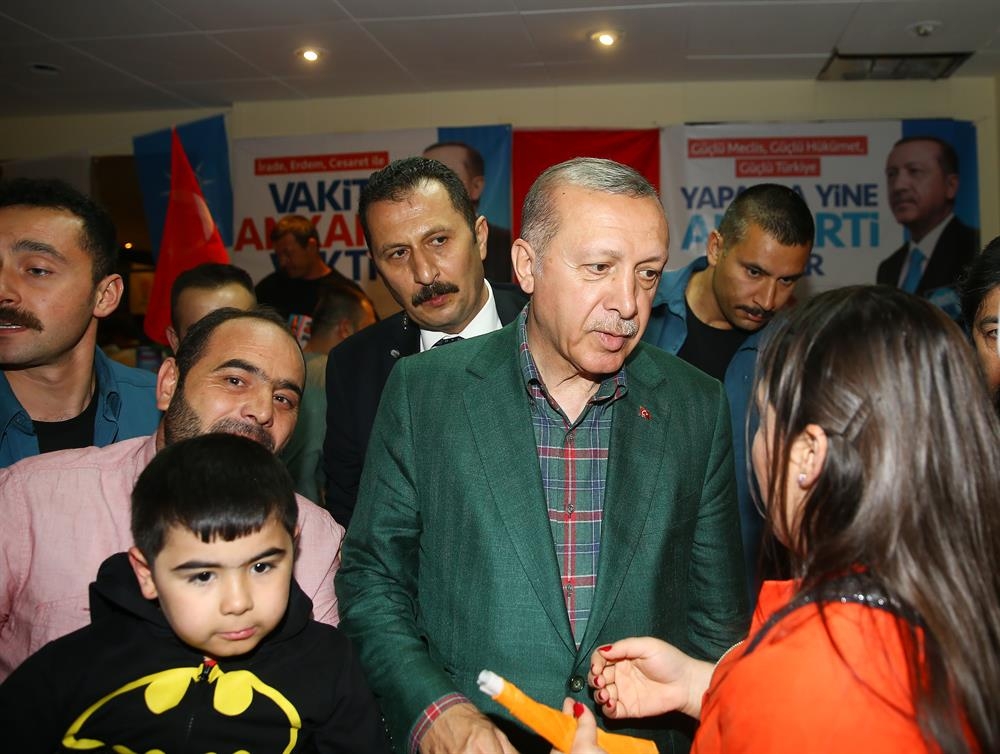 Cumhurbaşkanı Erdoğan'dan seçim bürosuna sürpriz ziyaret! 7
