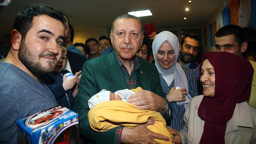 Cumhurbaşkanı Erdoğan'dan seçim bürosuna sürpriz ziyaret! 8