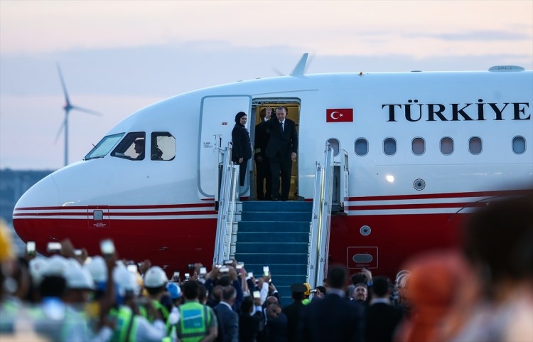 3. Havalimanına inen ilk uçak Cumhurbaşkanı Erdoğan'ın uçağı oldu 1