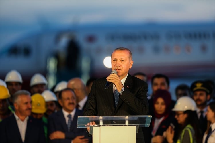 3. Havalimanına inen ilk uçak Cumhurbaşkanı Erdoğan'ın uçağı oldu 19