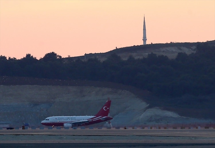 3. Havalimanına inen ilk uçak Cumhurbaşkanı Erdoğan'ın uçağı oldu 23