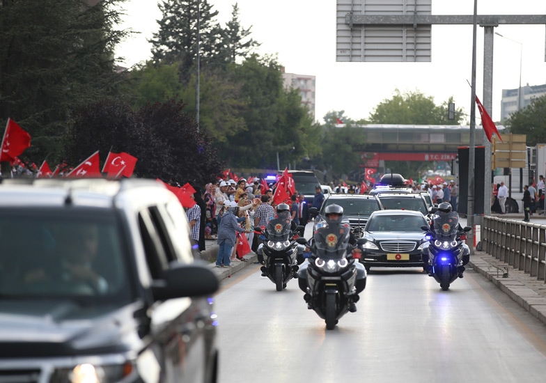 Erdoğan'ı güllerle karşıladılar 20