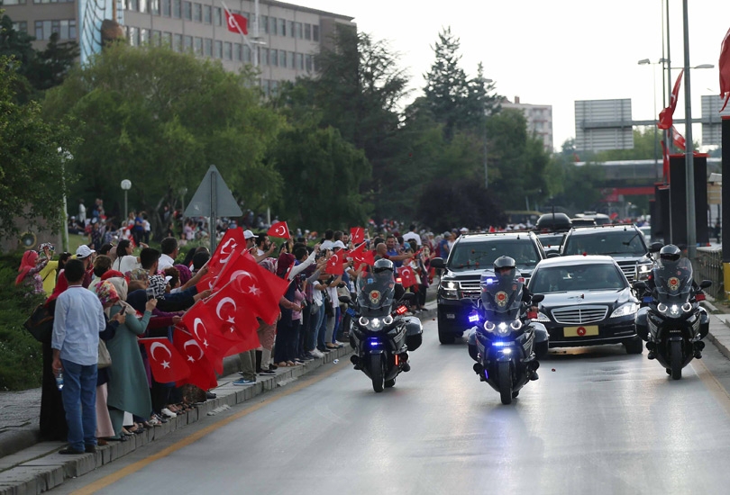 Erdoğan'ı güllerle karşıladılar 22