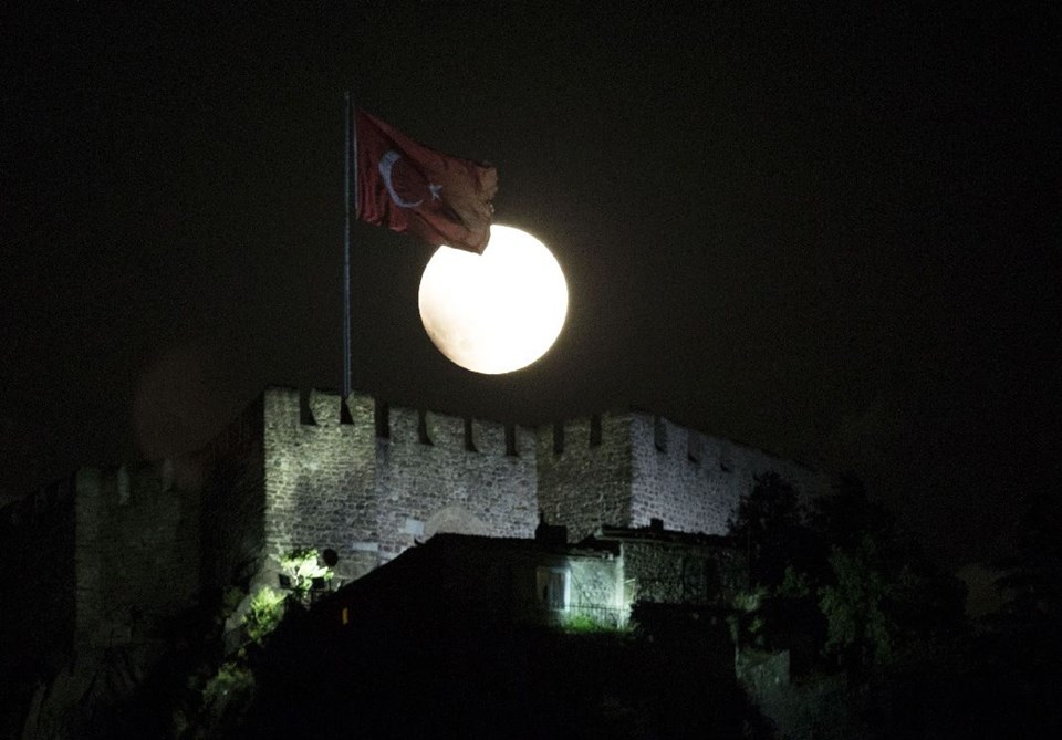 Yüz yılın kanlı ayı 19